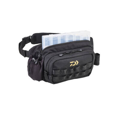 DAIWA BALIKÇI ÇANTASI BLACK/GOLD KUTULU 40*13*20CM - 1